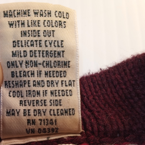 L.L.Bean Snowflake Quarter 3 Button Sweater Sz Large Regular - Picture 4 of 8